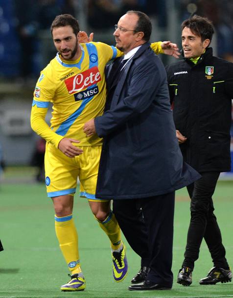 Ancora un abbraccio a Higuain durante Lazio-Napoli del dicembre 2013 (ANSA)